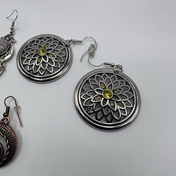 Set of 4 EUC Like New Paparazzi Statement Costume Earrings - Fashion Earrings - Picture 7 of 14